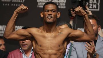 LAS VEGAS, NEVADA - MAY 03: Daniel Jacobs Poses on the scale during his officialweigh in against Canelo Alvarez as his Promoter Eddie Hearn looks on at T-Mobile Arena on May 3, 2019 in Las Vegas, Nevada. Alvarez and Jacobs will fight to unify the WBC WBA and IBF Titles on May 04, 2019 at T-Mobile Arena.   Al Bello/Getty Images/AFP
 == FOR NEWSPAPERS, INTERNET, TELCOS &amp; TELEVISION USE ONLY ==