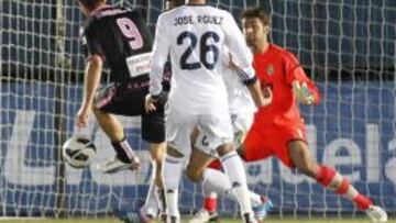 <b>LETAL EN EL ÁREA. </b>Aníbal, autor de dos goles, define con la zurda en la jugada del 2-3.