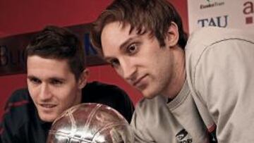 <b>¿Último asalto?</b> Lakovic y Planinic posaron ayer con la copa.