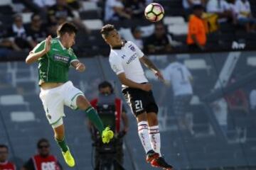 Futbol, Futbol, Colo Colo vs Audax Italiano. 
Segunda fecha, campeonato de Clausura 2016/17.
El jugador de Colo Colo Bryan Vejar , derecha,  disputa el balon con Osvaldo Bosso de Audax Italiano durante el partido de primera division en el estadio Monumental de Santiago, Chile.
12/02/2017
Marcelo Hernandez/Photosport
*************

Football, Colo Colo vs Audax Italiano.   Second date, Closure Championship 2016/17.
Colo Colo's player Bryan Vejar  , right,  battles for the ball against Osvaldo Bosso of Audax Italiano during the first division football match held at the Monumental stadium in Santiago, Chile.
12/02/2017.
Marcelo Hernandez/Photosport