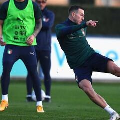 Italia vuelve al verde sin Mancini