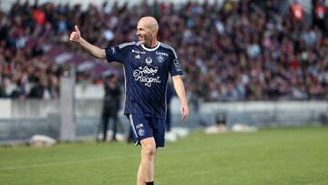 Zidane impacta a 40 mil personas en un partido homenaje: ¡vean lo que hizo!