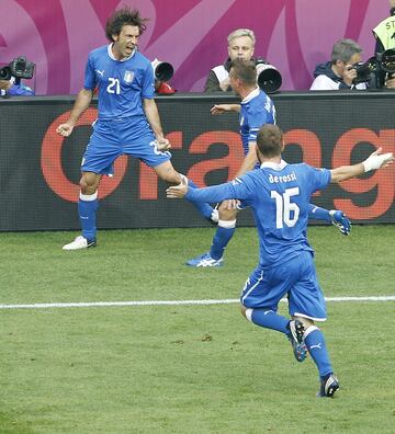 Pirlo celebra el gol a Croacia en la fase de grupos de la Euro 2012.