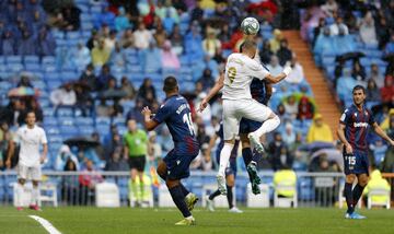 Su equipo gan¨® 3-2. Karim marc¨® dos goles. En la imagen, el 1-0.