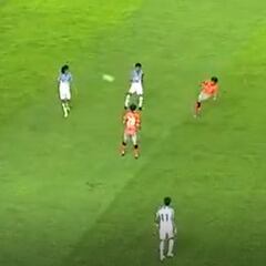 Un guante en el pie: Enorme asitencia de Quintero en China