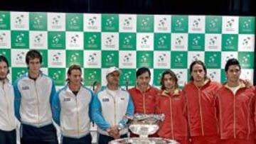 Presenatción de los dos equipos con la ensaladera