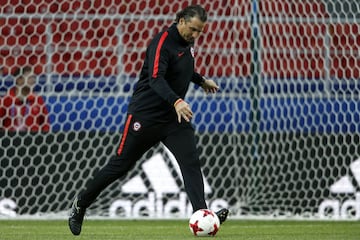 El estratega de la Selección también muestra lo suyo en el entrenamiento.