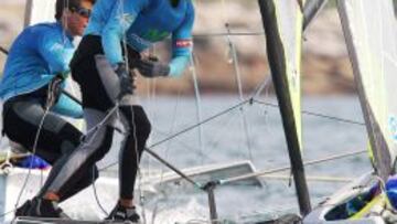 Los regatistas españoles, Carlos Robles y y Daniel Canovas de la clase 49er durante la segunda manga