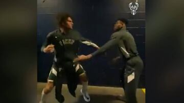 La gran química entre Giannis y los Bucks en modo WWE