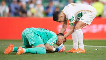 ELCHE, SPAIN - MARCH 11: Fidel Chaves of Elche CF reacts with Sergio Asenjo of Real Valladolid CF during the LaLiga Santander match between Elche CF and Real Valladolid CF at Estadio Manuel Martinez Valero on March 11, 2023 in Elche, Spain. (Photo by Francisco Macia/Quality Sport Images/Getty Images)