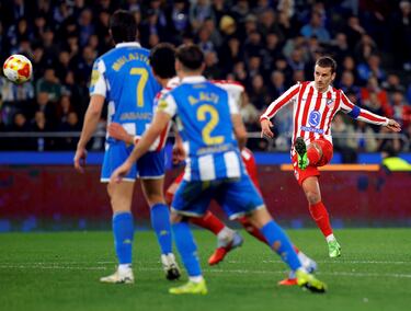 El francés puso la falta en la escuadra y Germán no pudo ni moverse.