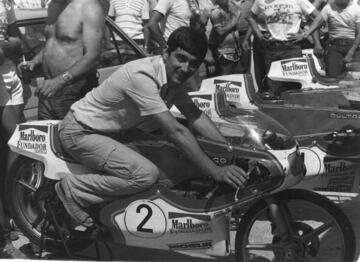 El valenciano ganó dos veces Campeonato del Mundo del 50cc con una Bultaco. La primera, en 1978, tras ganar 5 de las 7 carreras disputadas. En 1981 lo consiguió por segunda vez.
Además también consiguió tres Campeonatos de España en 50cc y cuatro en 125cc.
En los 62 Grandes Premios que disputó en su carrera, consiguió 19 victorias, 36 podios y 23 poles.
