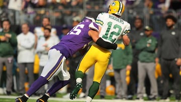 MINNEAPOLIS, MN - OCTOBER 15: Anthony Barr #55 of the Minnesota Vikings hits quarterback Aaron Rodgers #12 of the Green Bay Packers during the first quarter of the game on October 15, 2017 at US Bank Stadium in Minneapolis, Minnesota. Adam Bettcher/Getty Images/AFP
== FOR NEWSPAPERS, INTERNET, TELCOS & TELEVISION USE ONLY ==