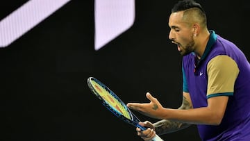 Nick Kyrgios se lamenta tras un punto durante su partido ante Dominic Thiem en el Open de Australia.