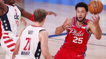 Kissimmee (United States), 05/08/2020.- Philadelphia 76ers Ben Simmons (R) grabs a loose ball in the first half of their NBA basketball game at the ESPN Wide World of Sports Complex in Kissimmee, Florida, USA, 05 August 2020. The NBA season has restarted at the Walt Disney World sports complex outside Orlando, Florida. (Baloncesto, Estados Unidos, Filadelfia) EFE/EPA/ERIK S. LESSER SHUTTERSTOCK OUT