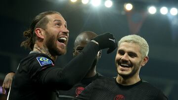 Paris Saint-Germain's Spanish defender Sergio Ramos (L) celebrates with team mates after scoring a goal during the French L1 football match between Paris Saint-Germain (PSG) and Reims at the Parc des Princes stadium in Paris on January 23, 2022. (Pho