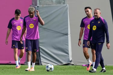 Jogadores do Barcelona em campo.