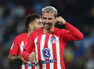 Soccer Football - LaLiga - Celta Vigo v Atletico Madrid - Estadio de Balaidos, Vigo, Spain - October 21, 2023 Atletico Madrid's Antoine Griezmann celebrates scoring their third goal and completes his hat-trick REUTERS/Isabel Infantes