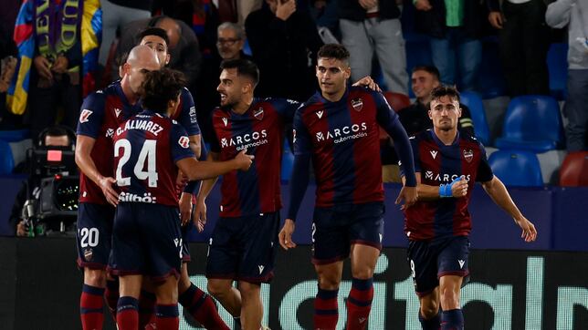 El Levante golea con sufrimiento