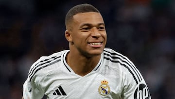 Mbappé, sonriente en un partido del Madrid.