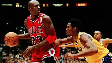 Michael Jordan of the Chicago Bulls (L) eyes the basket as he is guarded by Kobe Bryant of the Los Angeles Lakers during their 01 February game in Los Angeles, CA. Jordan will appear in his 12th NBA All-Star game 08 February while Bryant will make his first All-Star appearance. The Lakers won the game 112-87.  AFP PHOTO/Vince BUCCI