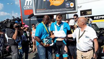 Luis León Sánchez abandonó el Tour escaloyado tras la caída