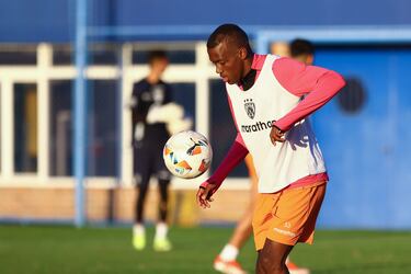 Nuevo club: Borussia Dortmund | Valor de mercado: 3 millones de euros | Coste del fichaje: 4 millones de euros.