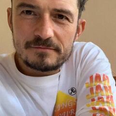 Orlando Bloom da por perdido a su perro y se tatúa su nombre en el pecho