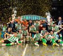 El descendido Betis gana su primera Copa en los penaltis