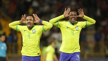 Brazil's Vitor Roque (L) celebrates after scoring against Venezuela during the South American U-20 championship football match at the Metropolitano de Techo stadium in Bogota, Colombia on February 3, 2023. (Photo by JUAN PABLO PINO / AFP)