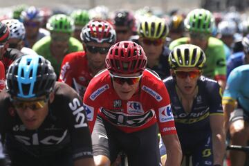 Chris Froome en el pelotón durante la novena etapa.