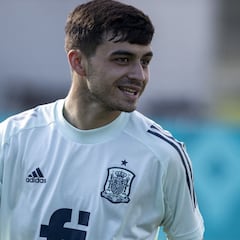 Pedri hace historia con España