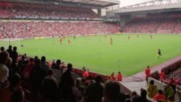 El chino Huang da 420 millones por el Liverpool