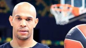 <b>REGRESO. </b>Josh Fisher vuelve a jugar hoy con el Bizkaia Bilbao.