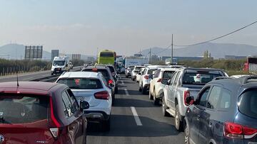 Restricción vehicular hoy, 17 de agosto: autos que no pueden circular en Santiago y calendario de agosto