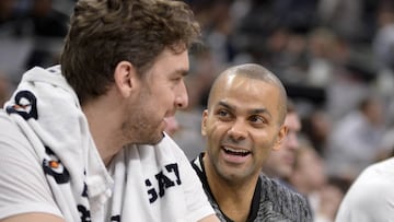 Tony Parker, junto a Pau Gasol.