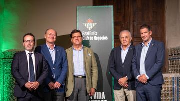 Ramón Alarcón y Rafael Gordillo, entre otros presentes durante el evento.