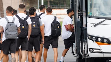 29/07/25
SALIDA DE LOS JUGADORES DEL VALENCIA CF - ALMEIDA