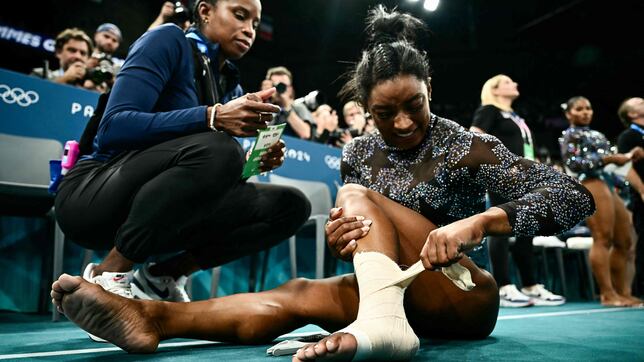 Simone Biles competirá lesionada en la final de gimnasia por equipos