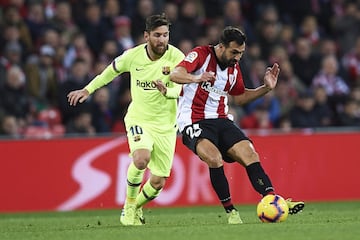 Mikel Balenziaga and Leo Messi.