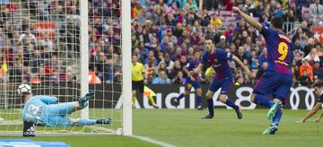 Samuel Umtiti makes it 2-0.