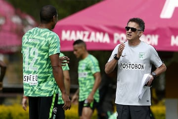 Atlético Nacional presentó al volante Jarlan Barrera en su sede deportiva de Guarne. El jugador es el tercer refuerzo del club y se une a los trabajos con Juan Carlos Osorio nuevo estratega del equipo 'verdolaga'. 