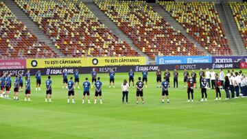 Los jugadores de la Selecci&oacute;n guardaron un sentido minuto de silencio por la muerte de Blanca Fern&aacute;ndez Ochoa antes de comenzar su sesi&oacute;n de entrenamiento en Bucarest.