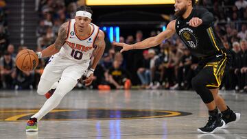 The Golden States Warriors star was back after injury but before getting his shooting arm in action, he had a duty to perform for the Suns man.