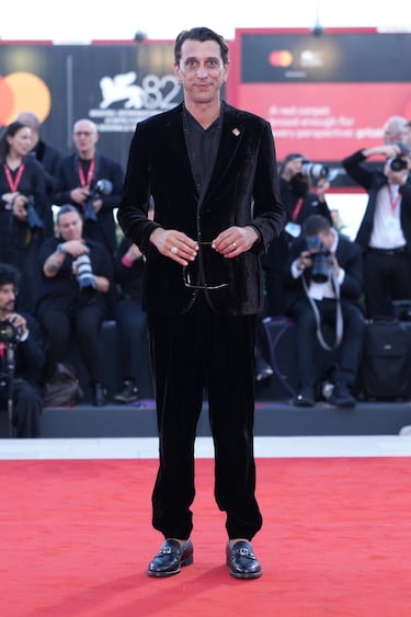 Corrado Fortuna asiste a la alfombra roja del Premio Kineo durante el 82º Festival Internacional de Cine de Venecia.



