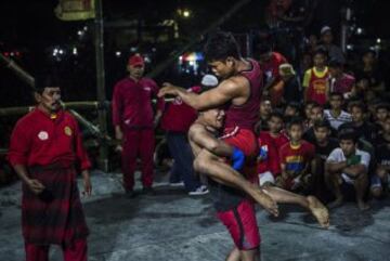 Nació en los 60 como una solución para resolver las disputas entre bandas callejeras. Cada pelea dura cuatro minutos donde luchan utilizando técnicas mezcladas del Pencak Silat, del boxeo, de la lucha libre y del Karate, las técnicas místicas están estrictamente prohibidas.