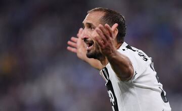 Soccer Football - Serie A - Juventus v Napoli - Allianz Stadium, Turin, Italy - September 29, 2018  Juventus' Giorgio Chiellini reacts  REUTERS/Alberto Lingria