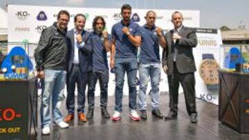 Eduardo Herrera recibió una edición especial del reloj conmemorativo de Pumas por ser el autor del gol 3,000 del equipo en Primera División.