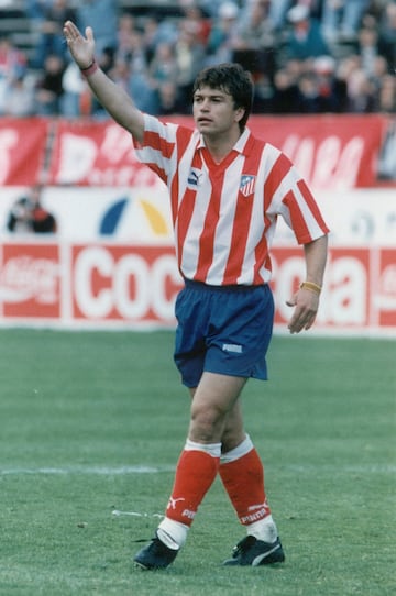 Jugó con el Osasuna la temporada 1992-93. Defendió los colores del Atleti la temporada 1994-95.