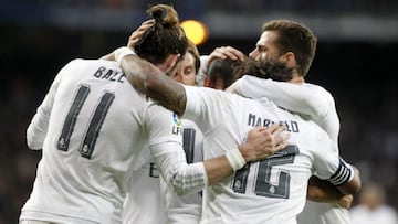 Los jugadores del Madrid celebran un gol.